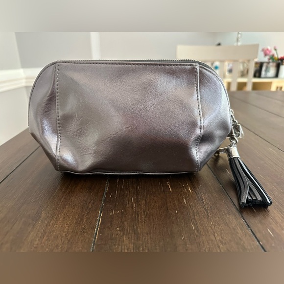 R + F Rodan Fields cosmetics bag - Picture 2 of 12